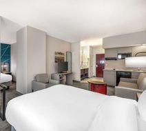Comfort Suites Airport Room