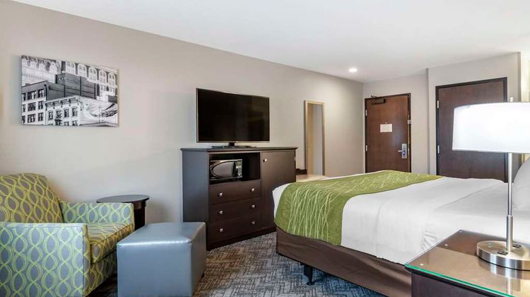 Comfort Inn & Suites Lake Oswego South Suite