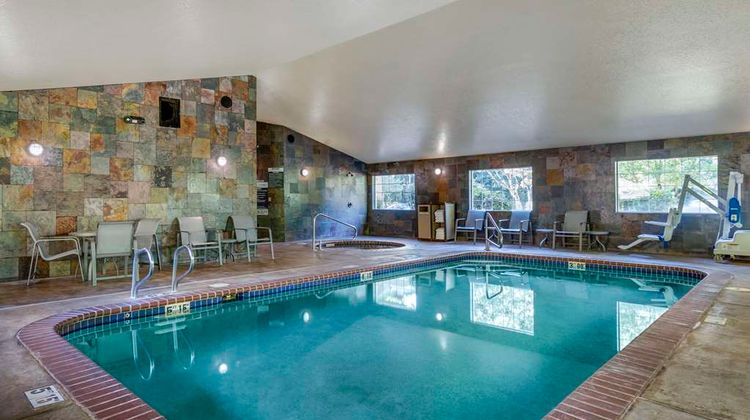 Comfort Inn & Suites Lake Oswego South Pool