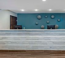 Comfort Inn & Suites Lake Oswego South Lobby