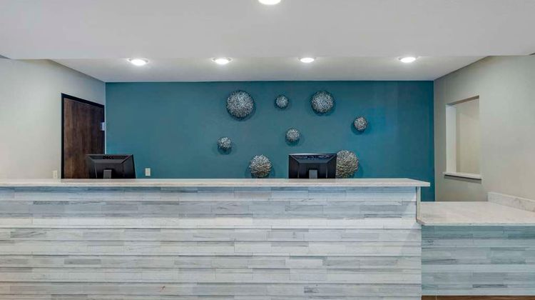 Comfort Inn & Suites Lake Oswego South Lobby