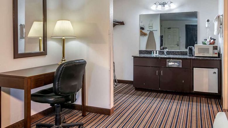 <b>Quality Inn Central Room</b>. Images powered by <a href="https://iceportal.shijigroup.com/" title="IcePortal" target="_blank">IcePortal</a>.