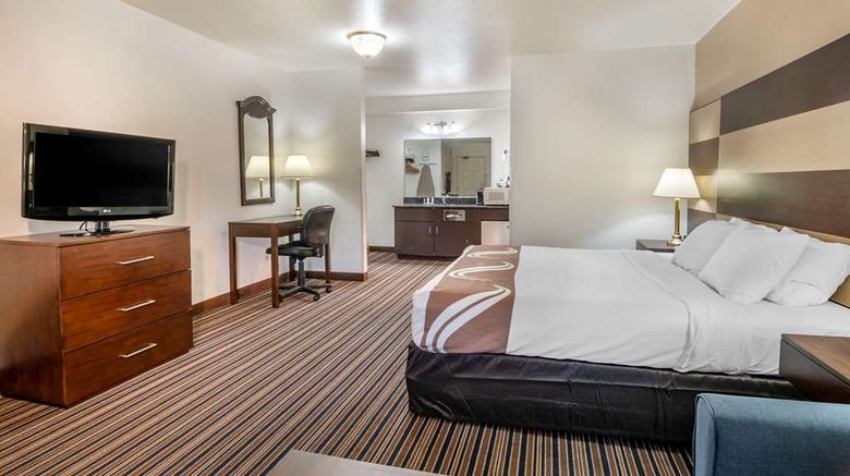 <b>Quality Inn Central Room</b>. Images powered by <a href="https://iceportal.shijigroup.com/" title="IcePortal" target="_blank">IcePortal</a>.