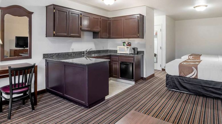 <b>Quality Inn Central Suite</b>. Images powered by <a href="https://iceportal.shijigroup.com/" title="IcePortal" target="_blank">IcePortal</a>.