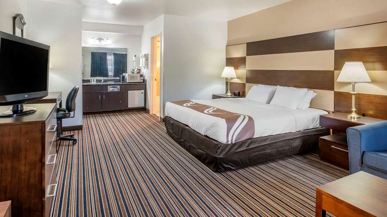 <b>Quality Inn Central Room</b>. Images powered by <a href="https://iceportal.shijigroup.com/" title="IcePortal" target="_blank">IcePortal</a>.