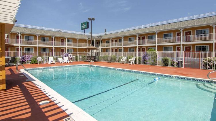 Quality Inn Central Pool