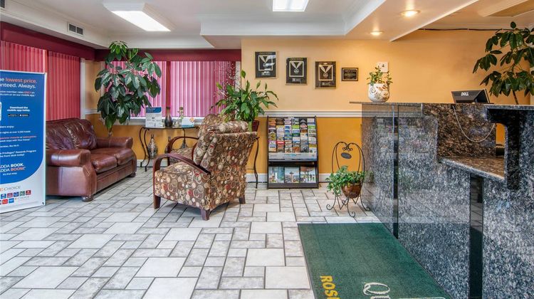 Quality Inn Central Lobby