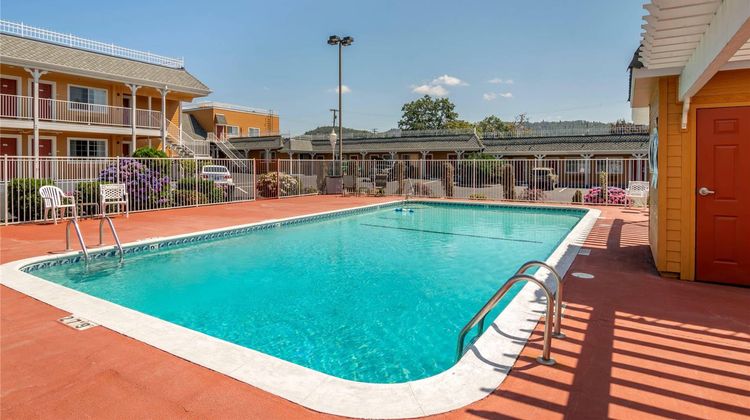 Quality Inn Central Pool