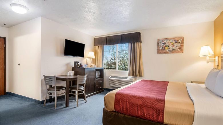 <b>Econo Lodge & Suites Corvallis Room</b>. Images powered by <a href="https://iceportal.shijigroup.com/" title="IcePortal" target="_blank">IcePortal</a>.
