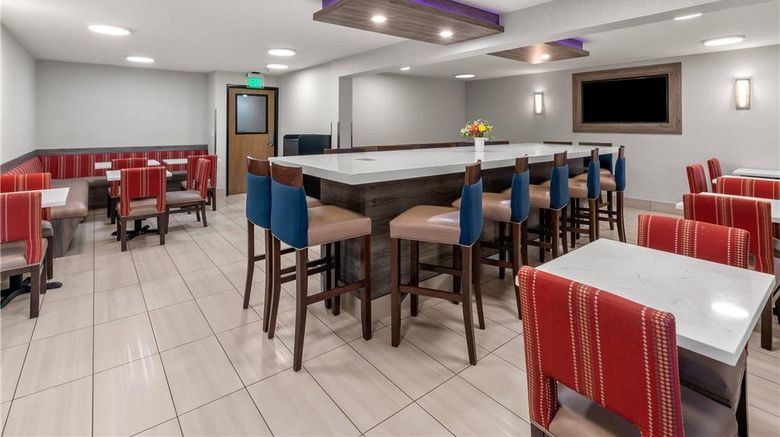 <b>Comfort Inn & Suites Portland-West Restaurant</b>. Images powered by <a href="https://iceportal.shijigroup.com/" title="IcePortal" target="_blank">IcePortal</a>.