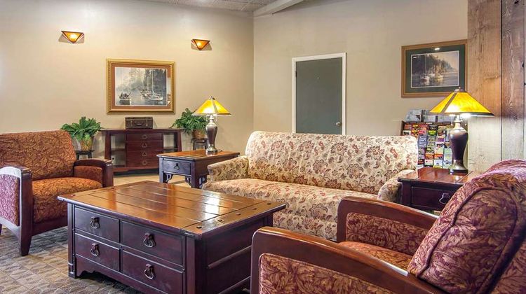 Quality Inn & Suites Coos Bay Lobby