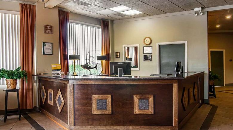 <b>Quality Inn & Suites Coos Bay Lobby</b>. Images powered by <a href="https://iceportal.shijigroup.com/" title="IcePortal" target="_blank">IcePortal</a>.