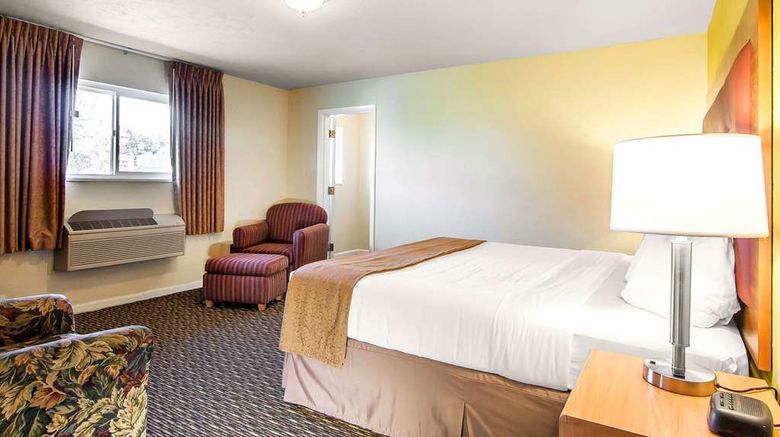 <b>Quality Inn & Suites Coos Bay Suite</b>. Images powered by <a href="https://iceportal.shijigroup.com/" title="IcePortal" target="_blank">IcePortal</a>.