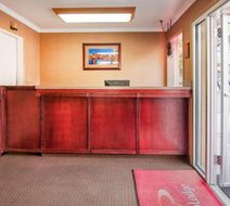 Econo Lodge City Center Lobby