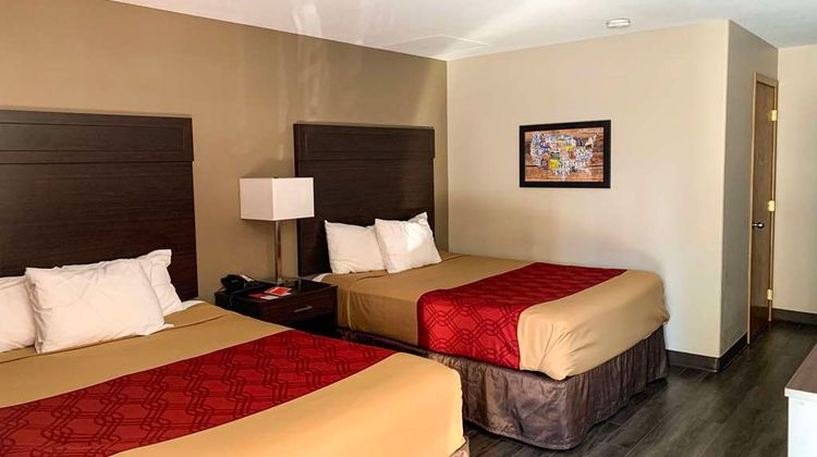 Econo Lodge City Center Room