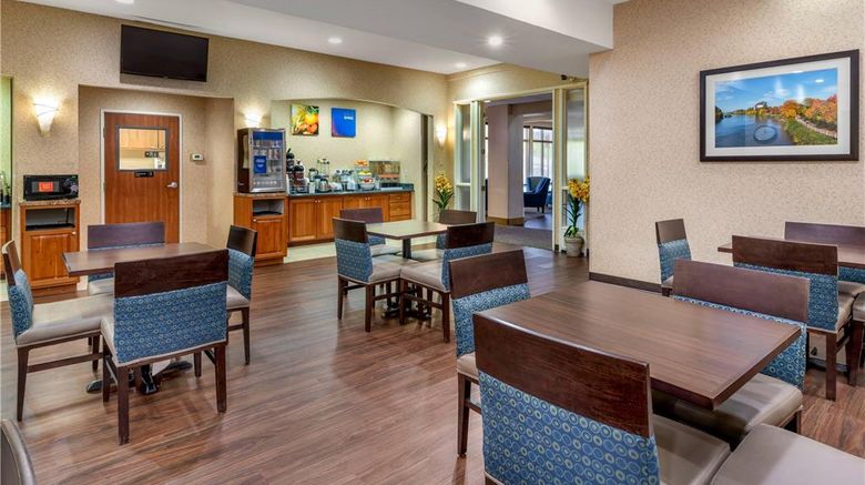 <b>Comfort Suites Eugene Restaurant</b>. Images powered by <a href="https://iceportal.shijigroup.com/" title="IcePortal" target="_blank">IcePortal</a>.