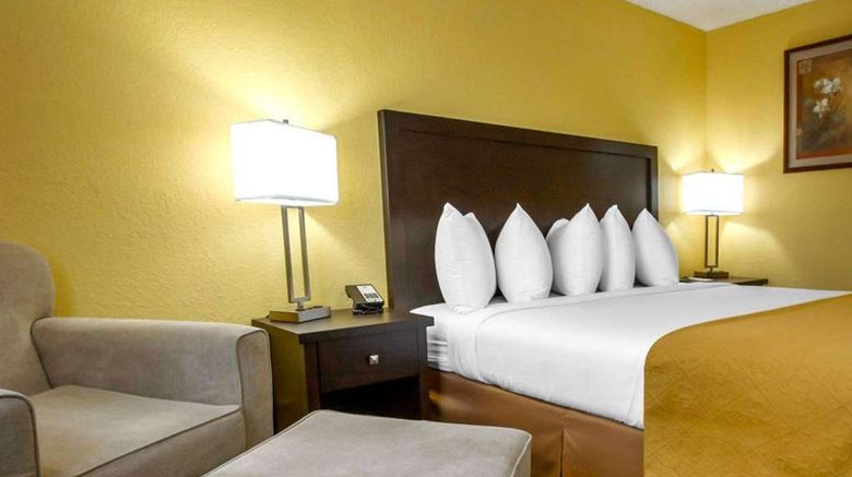 <b>Quality Inn & Suites Room</b>. Images powered by <a href="https://iceportal.shijigroup.com/" title="IcePortal" target="_blank">IcePortal</a>.