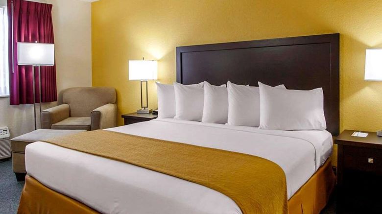 <b>Quality Inn & Suites Room</b>. Images powered by <a href="https://iceportal.shijigroup.com/" title="IcePortal" target="_blank">IcePortal</a>.