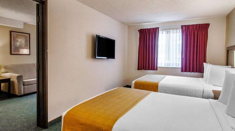 <b>Quality Inn & Suites Suite</b>. Images powered by <a href="https://iceportal.shijigroup.com/" title="IcePortal" target="_blank">IcePortal</a>.