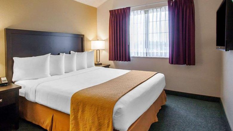 <b>Quality Inn & Suites Suite</b>. Images powered by <a href="https://iceportal.shijigroup.com/" title="IcePortal" target="_blank">IcePortal</a>.