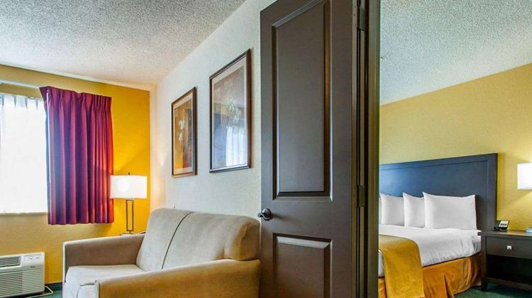 Quality Inn & Suites Suite