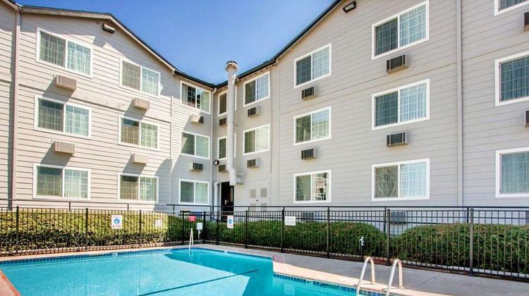 Quality Inn & Suites Pool