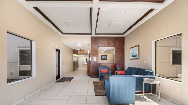 <b>Comfort Inn Newport Lobby</b>. Images powered by <a href="https://iceportal.shijigroup.com/" title="IcePortal" target="_blank">IcePortal</a>.