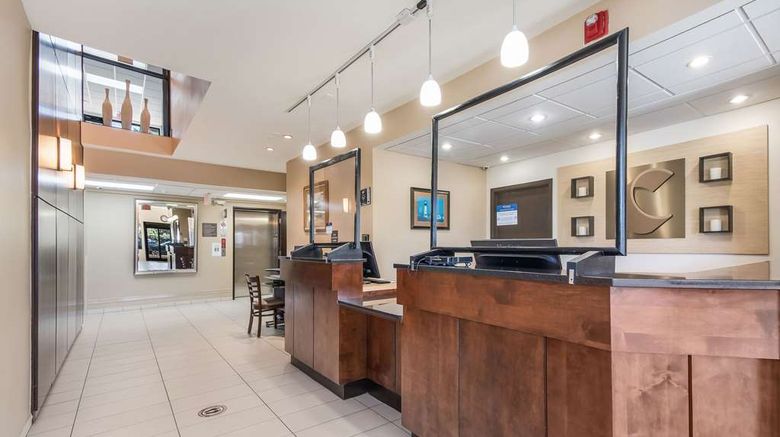 <b>Comfort Inn Newport Lobby</b>. Images powered by <a href="https://iceportal.shijigroup.com/" title="IcePortal" target="_blank">IcePortal</a>.