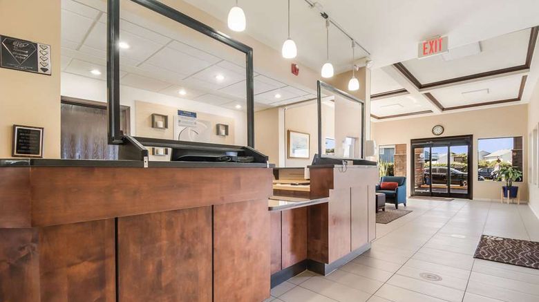 <b>Comfort Inn Newport Lobby</b>. Images powered by <a href="https://iceportal.shijigroup.com/" title="IcePortal" target="_blank">IcePortal</a>.