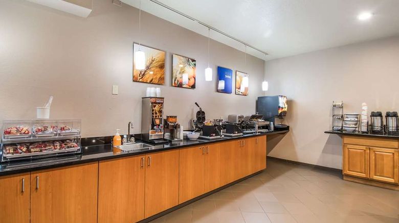 <b>Comfort Inn Newport Restaurant</b>. Images powered by <a href="https://iceportal.shijigroup.com/" title="IcePortal" target="_blank">IcePortal</a>.
