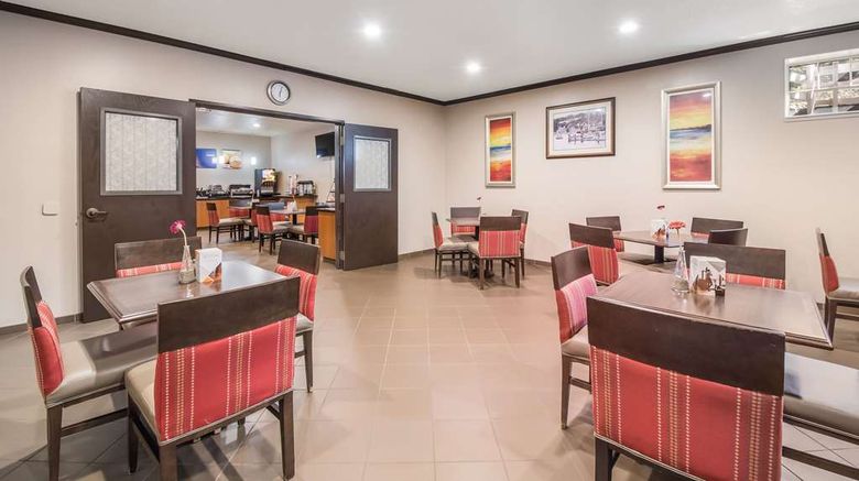 <b>Comfort Inn Newport Restaurant</b>. Images powered by <a href="https://iceportal.shijigroup.com/" title="IcePortal" target="_blank">IcePortal</a>.