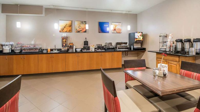 <b>Comfort Inn Newport Restaurant</b>. Images powered by <a href="https://iceportal.shijigroup.com/" title="IcePortal" target="_blank">IcePortal</a>.