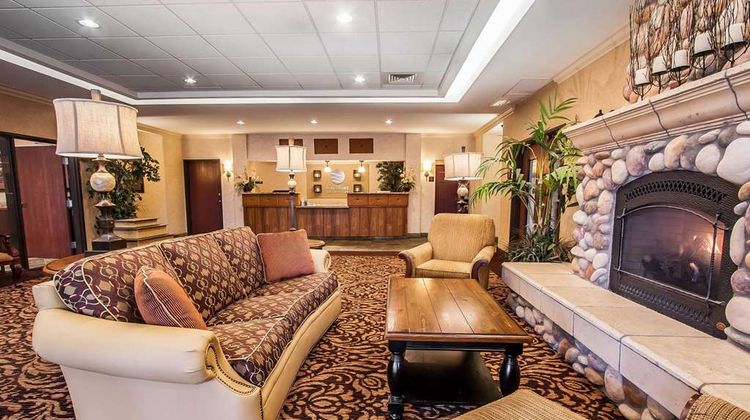 Comfort Inn & Suites Lobby