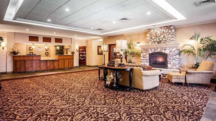 Comfort Inn & Suites Lobby
