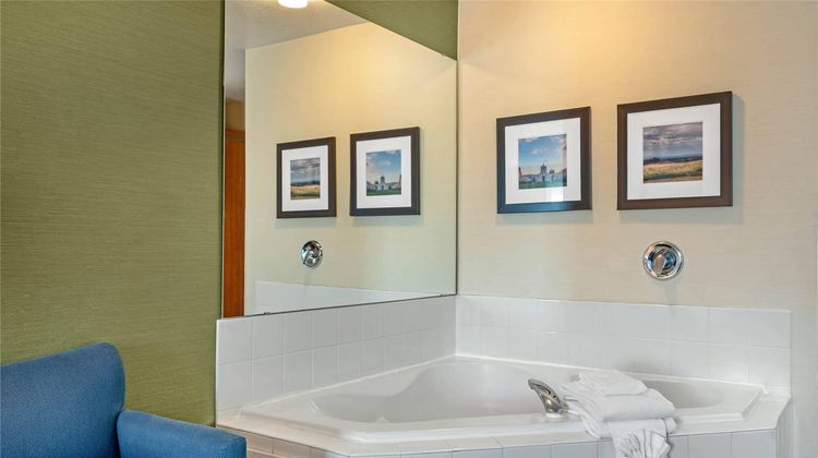 Comfort Inn & Suites Suite