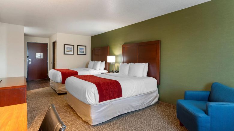 <b>Comfort Inn & Suites Room</b>. Images powered by <a href="https://iceportal.shijigroup.com/" title="IcePortal" target="_blank">IcePortal</a>.