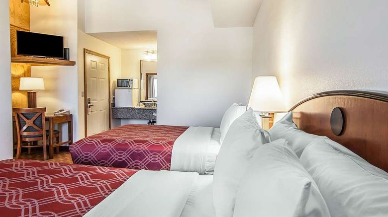 <b>Econo Lodge Room</b>. Images powered by <a href="https://iceportal.shijigroup.com/" title="IcePortal" target="_blank">IcePortal</a>.