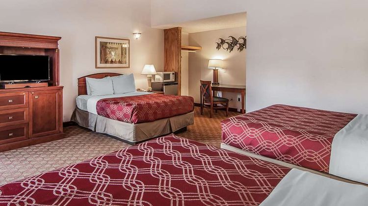 Econo Lodge Suite