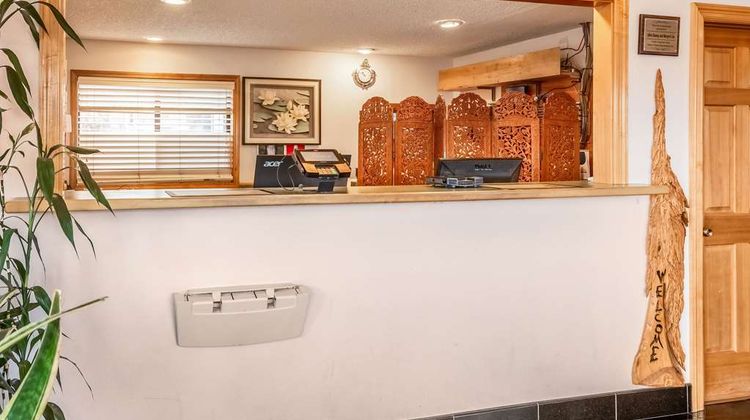 Econo Lodge Lobby