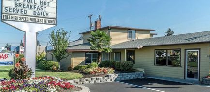 Rodeway Inn Exterior