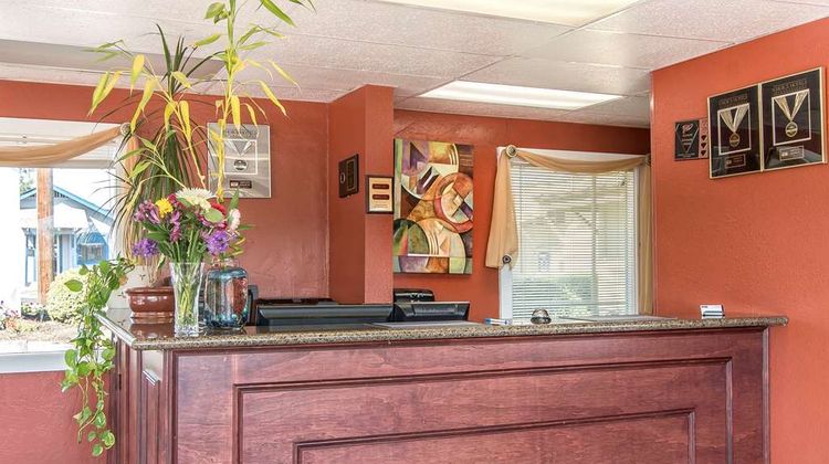 Rodeway Inn Lobby