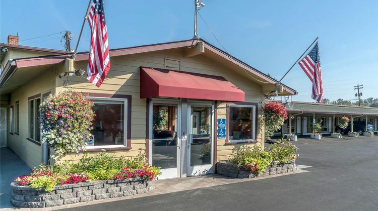 Rodeway Inn Exterior