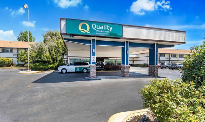 Quality Inn & Suites Exterior