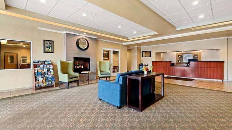 Comfort Inn & Suites Lobby
