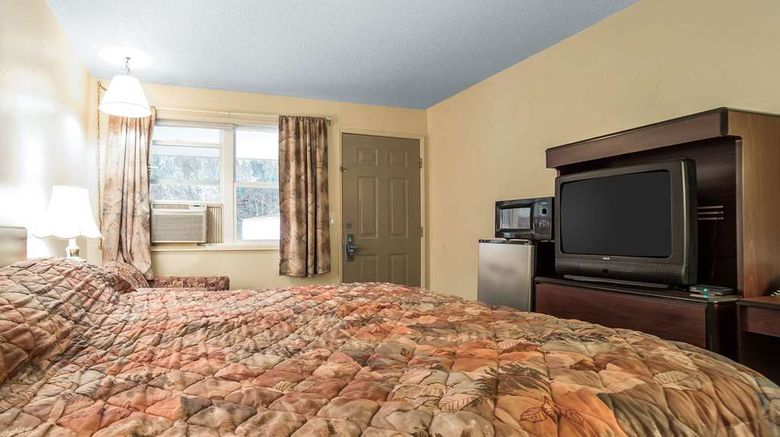 <b>Rodeway Inn La Grande Island City Suite</b>. Images powered by <a href="https://iceportal.shijigroup.com/" title="IcePortal" target="_blank">IcePortal</a>.