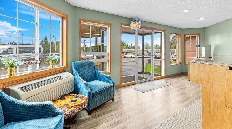 Rodeway Inn & Suites Lobby