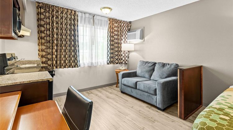 Rodeway Inn & Suites Suite