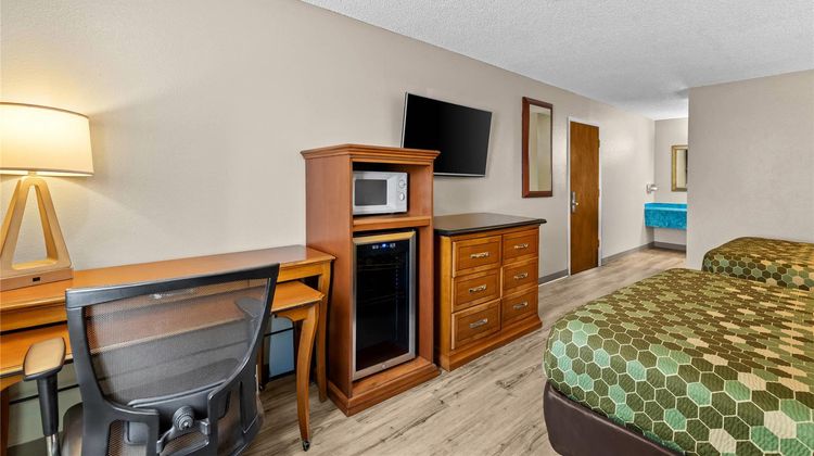 Rodeway Inn & Suites Room