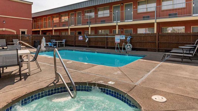 <b>Quality Inn Pool</b>. Images powered by <a href="https://iceportal.shijigroup.com/" title="IcePortal" target="_blank">IcePortal</a>.