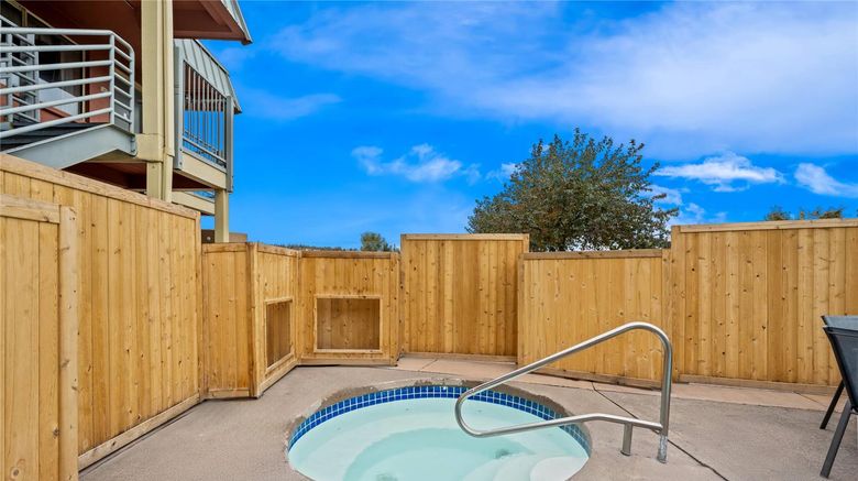 <b>Quality Inn Pool</b>. Images powered by <a href="https://iceportal.shijigroup.com/" title="IcePortal" target="_blank">IcePortal</a>.
